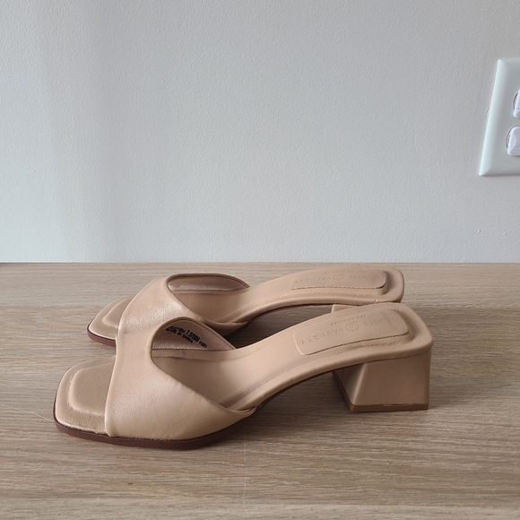 Chinese Laundry Elegant Tan Women's Slide Sandals Block Heel - Picture 2 of 3